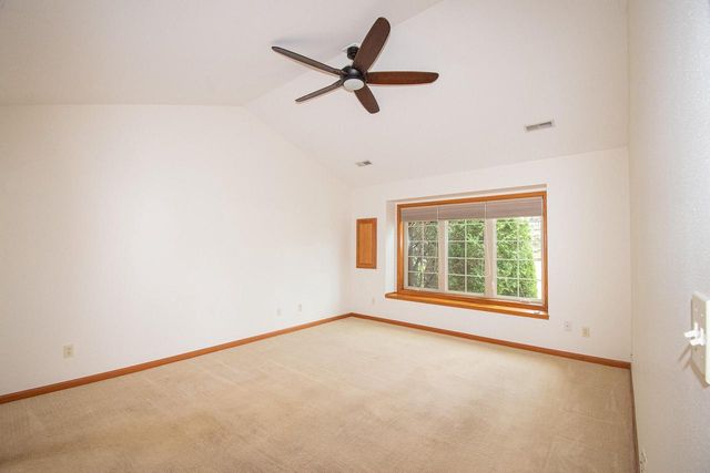 W197N17085 Stonewall DRIVE, Jackson, WI 53037