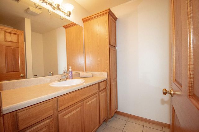 W197N17085 Stonewall DRIVE, Jackson, WI 53037
