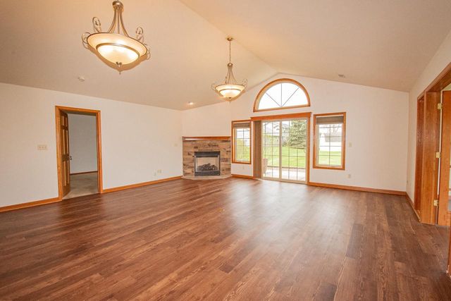 W197N17085 Stonewall DRIVE, Jackson, WI 53037