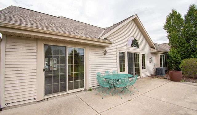 W197N17085 Stonewall DRIVE, Jackson, WI 53037