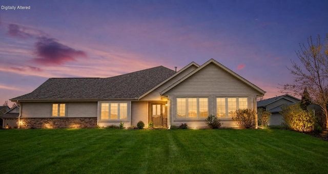 W197N17085 Stonewall DRIVE, Jackson, WI 53037
