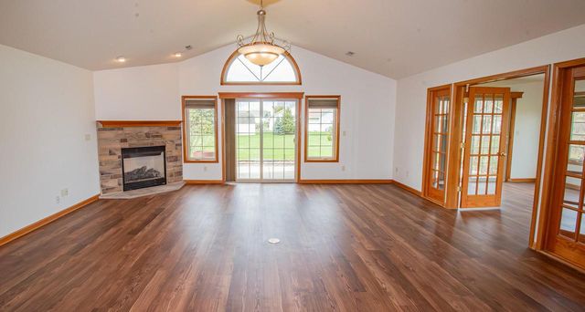 W197N17085 Stonewall DRIVE, Jackson, WI 53037
