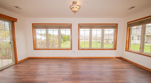 W197N17085 Stonewall DRIVE, Jackson, WI 53037