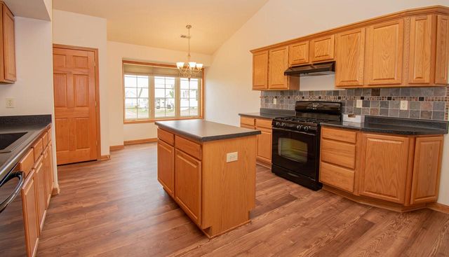 W197N17085 Stonewall DRIVE, Jackson, WI 53037