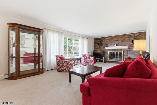 3 Manor Dr, Andover Twp., NJ 07860