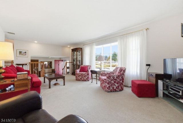 3 Manor Dr, Andover Twp., NJ 07860