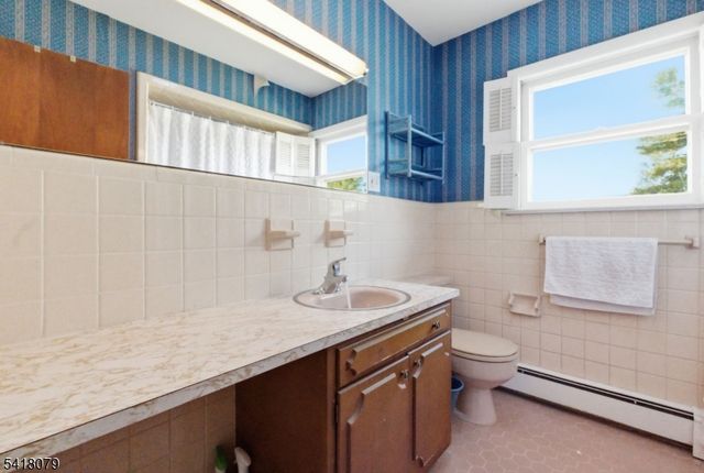 3 Manor Dr, Andover Twp., NJ 07860