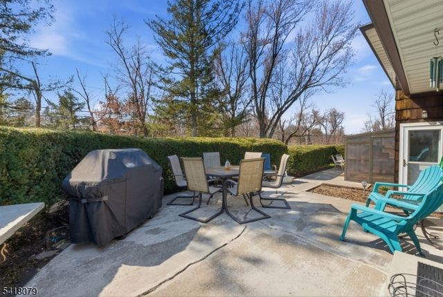 3 Manor Dr, Andover Twp., NJ 07860