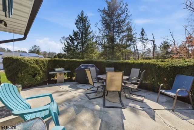 3 Manor Dr, Andover Twp., NJ 07860