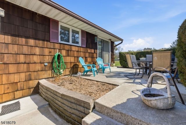 3 Manor Dr, Andover Twp., NJ 07860