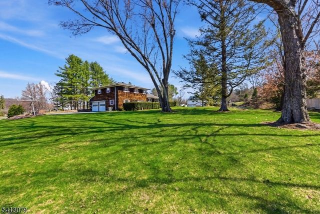 3 Manor Dr, Andover Twp., NJ 07860