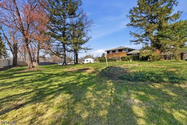 3 Manor Dr, Andover Twp., NJ 07860