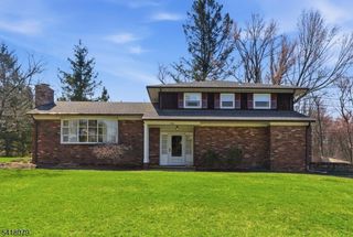 3 Manor Dr, Andover Twp., NJ 07860