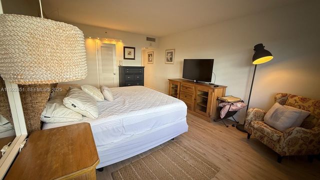 100 Lincoln Rd 410, Miami Beach, FL 33139