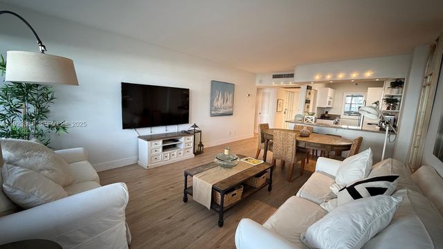 100 Lincoln Rd 410, Miami Beach, FL 33139