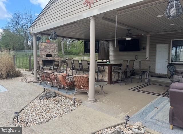 7736 CHAMBERS HILL RD, Harrisburg, PA 17111
