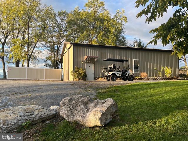 7736 CHAMBERS HILL RD, Harrisburg, PA 17111