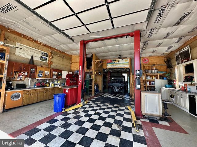 7736 CHAMBERS HILL RD, Harrisburg, PA 17111