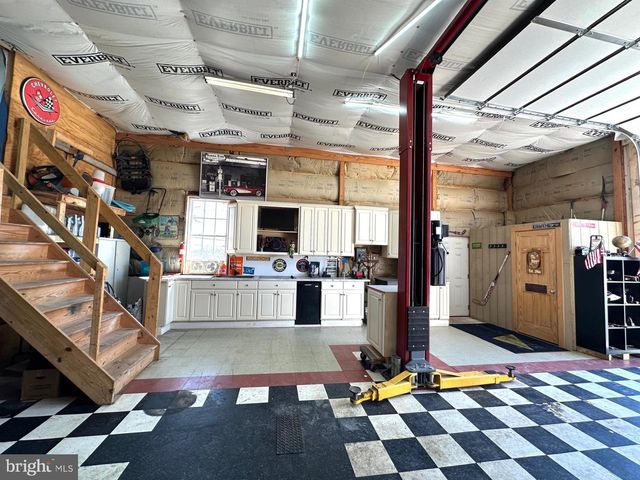 7736 CHAMBERS HILL RD, Harrisburg, PA 17111
