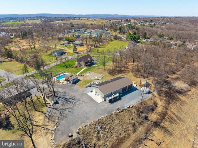 7736 CHAMBERS HILL RD, Harrisburg, PA 17111