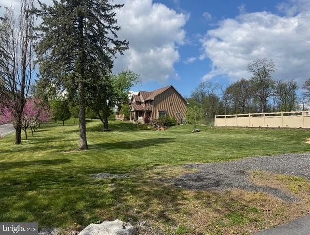 7736 CHAMBERS HILL RD, Harrisburg, PA 17111