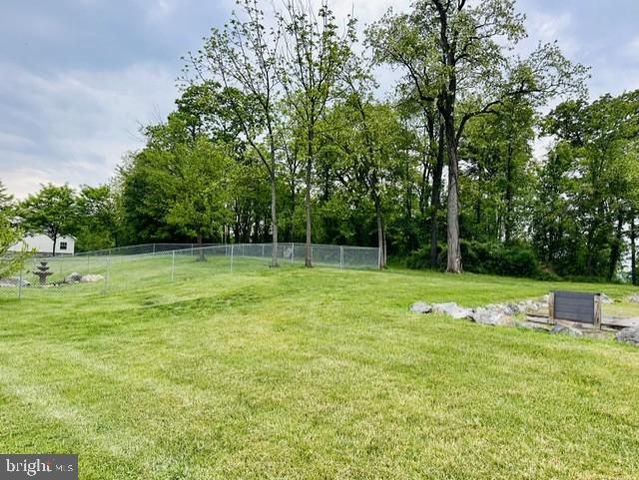7736 CHAMBERS HILL RD, Harrisburg, PA 17111