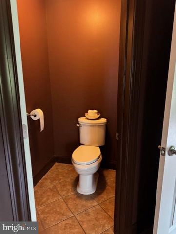 7736 CHAMBERS HILL RD, Harrisburg, PA 17111