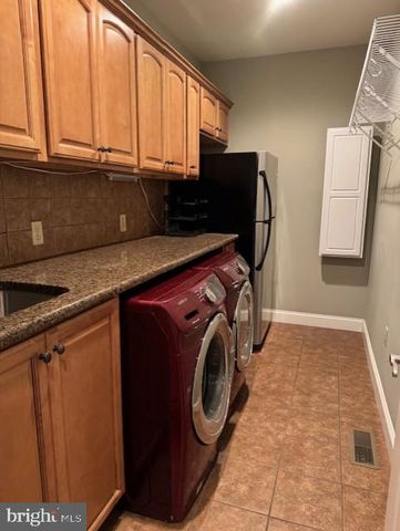7736 CHAMBERS HILL RD, Harrisburg, PA 17111