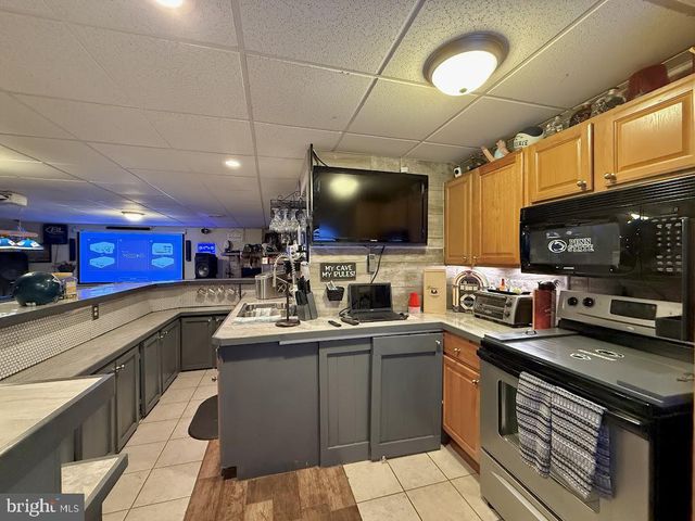 7736 CHAMBERS HILL RD, Harrisburg, PA 17111