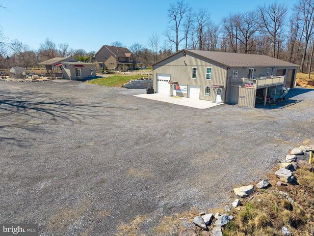 7736 CHAMBERS HILL RD, Harrisburg, PA 17111
