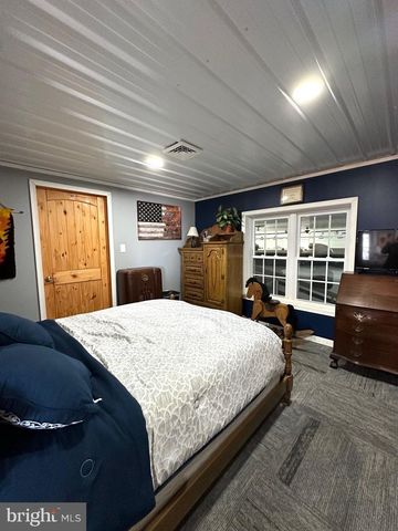 7736 CHAMBERS HILL RD, Harrisburg, PA 17111