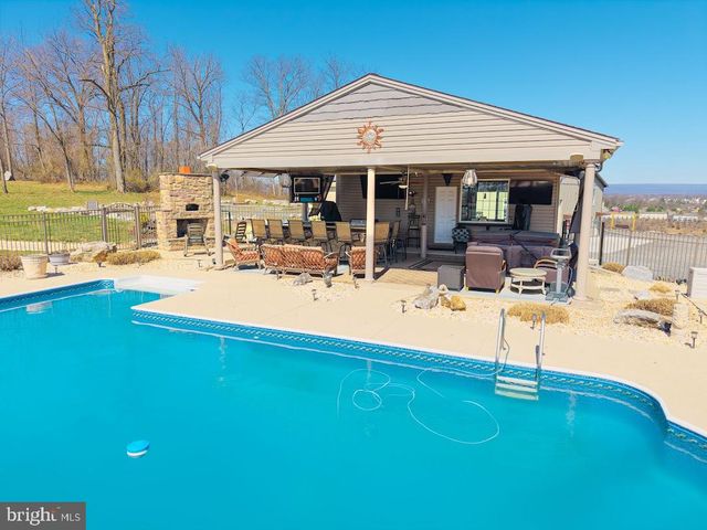 7736 CHAMBERS HILL RD, Harrisburg, PA 17111