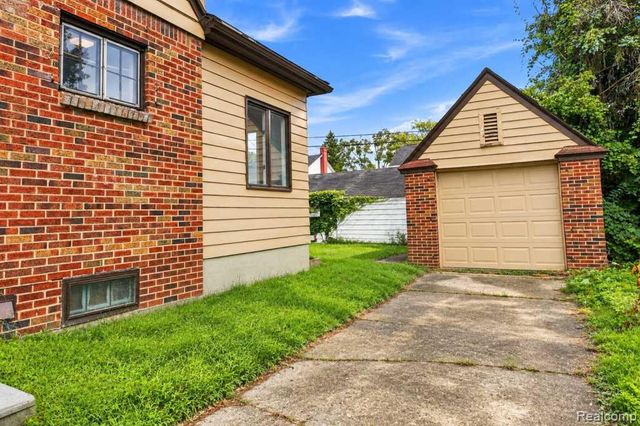 2030 Pierce Street, Flint, MI 48503