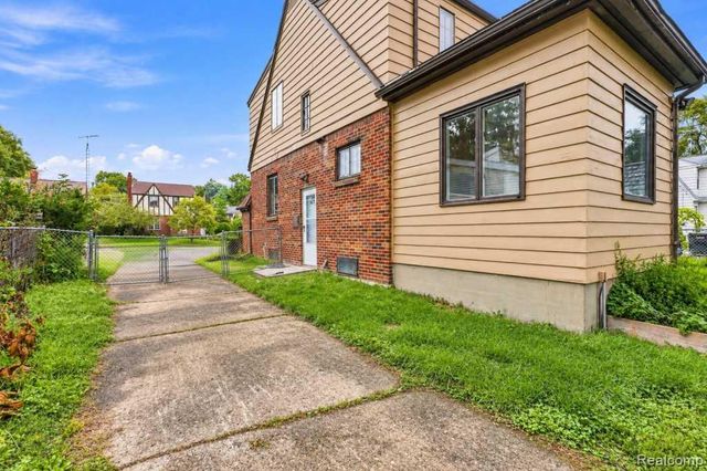 2030 Pierce Street, Flint, MI 48503