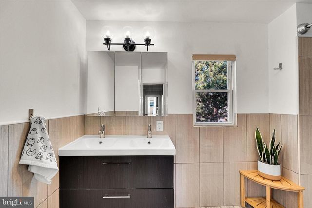 2508 E SERGEANT ST, Philadelphia, PA 19125