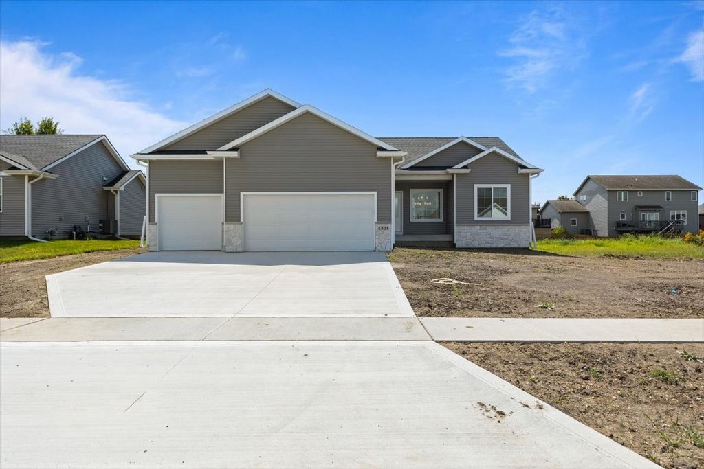 1321 NW 27th Street, Ankeny, IA 50023