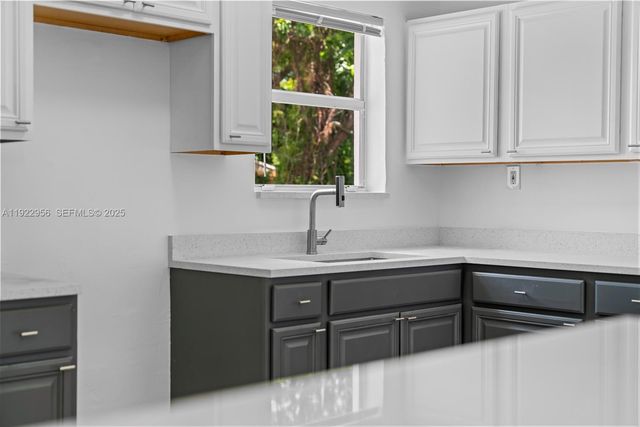 1631 NW 12th Ct, Fort Lauderdale, FL 33311