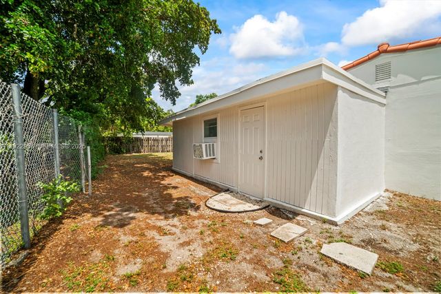 1631 NW 12th Ct, Fort Lauderdale, FL 33311