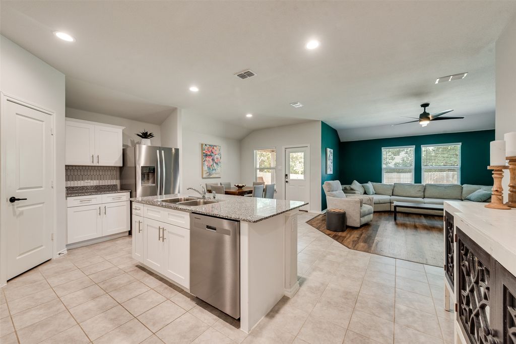 540 Bronze Circle E, Springtown, TX 76082 — photo 5