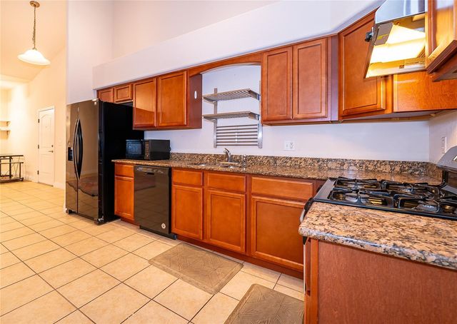 1075 DAVID WALKER DRIVE C-1, Tavares, FL 32778