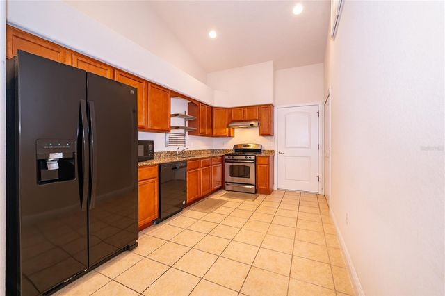 1075 DAVID WALKER DRIVE C-1, Tavares, FL 32778