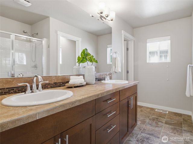 6302 Annette Court SE, Auburn, WA 98092