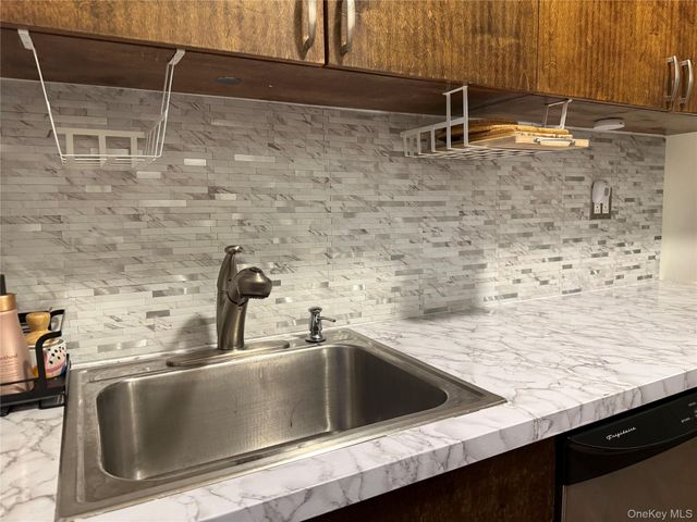 8384 116th Street 6B, Richmond Hill, NY 11418