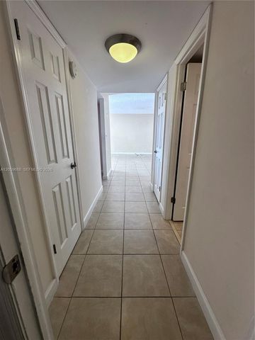137 Golden Isles Dr 512, Hallandale Beach, FL 33009