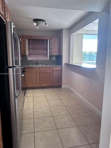137 Golden Isles Dr 512, Hallandale Beach, FL 33009