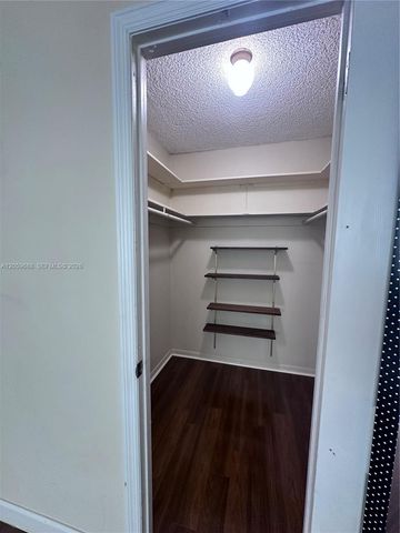 137 Golden Isles Dr 512, Hallandale Beach, FL 33009