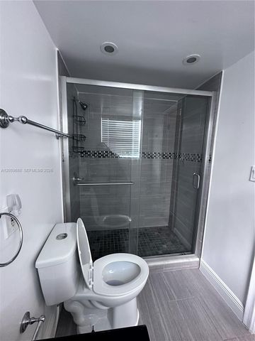 137 Golden Isles Dr 512, Hallandale Beach, FL 33009