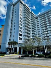 137 Golden Isles Dr 512, Hallandale Beach, FL 33009