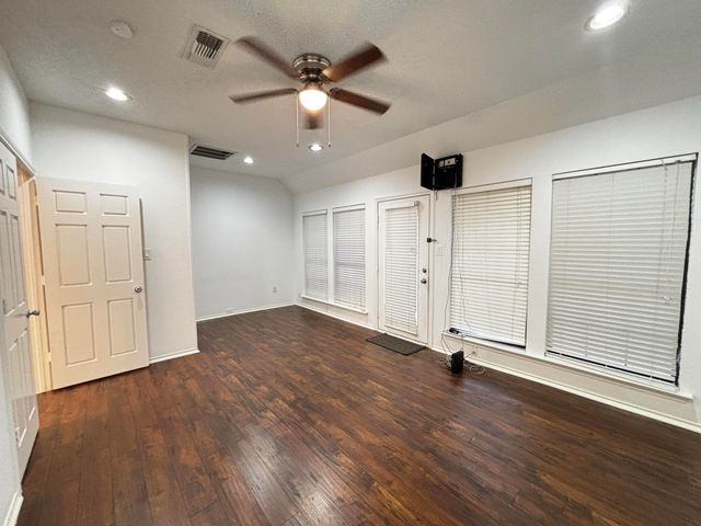 1205 Olde Towne Drive, Irving, TX 75061