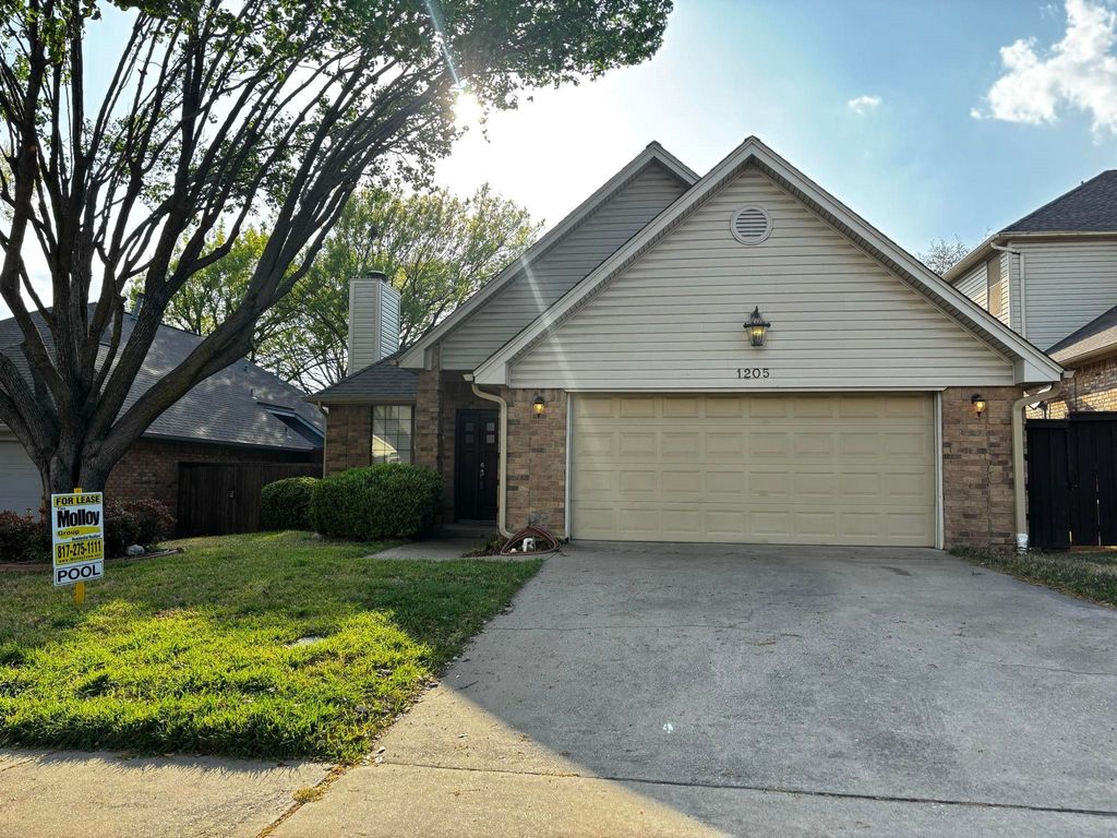 1205 Olde Towne Drive, Irving, TX 75061